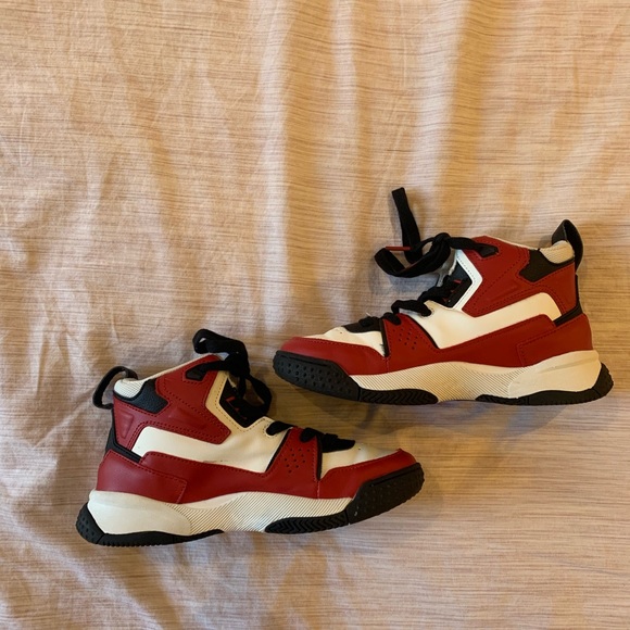 Barely worn, Zara girls sneakers, super fun and stylish - Picture 1 of 3